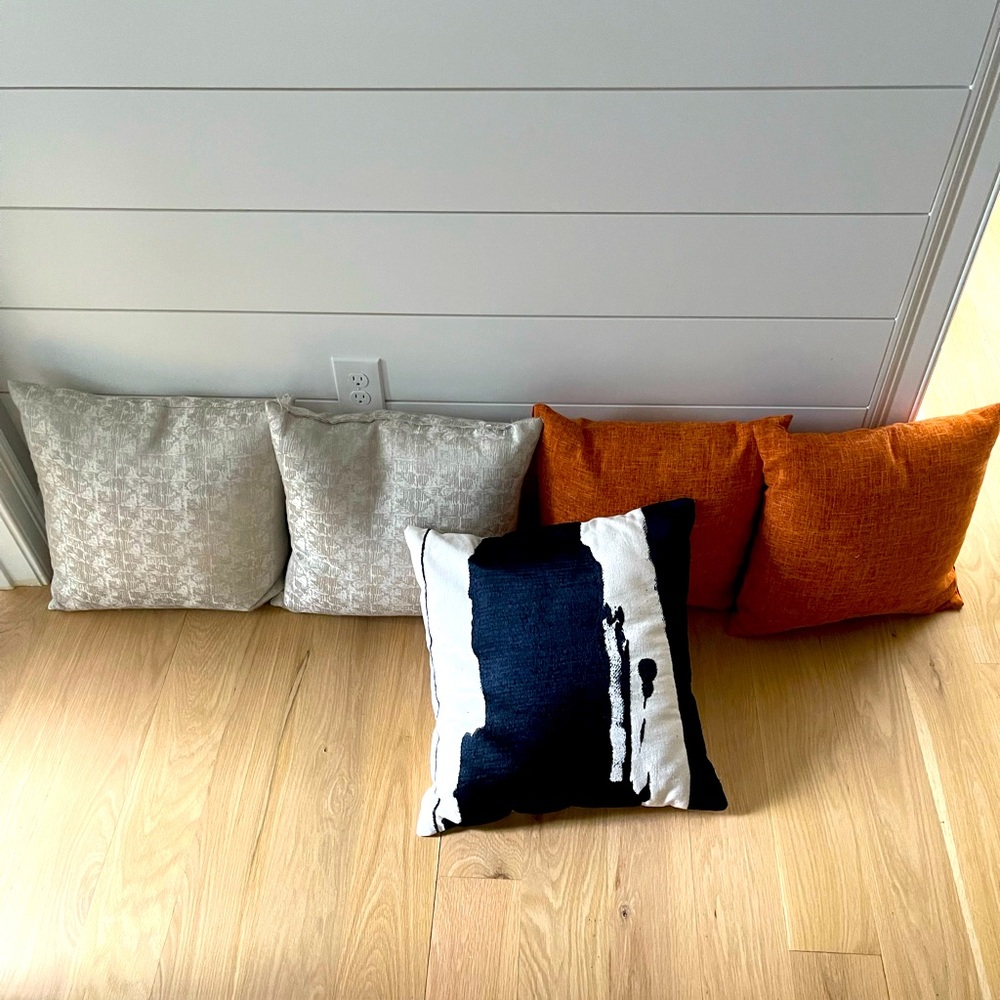 Assorted throw pillows - 2 white, 2 orange , one white/blue
